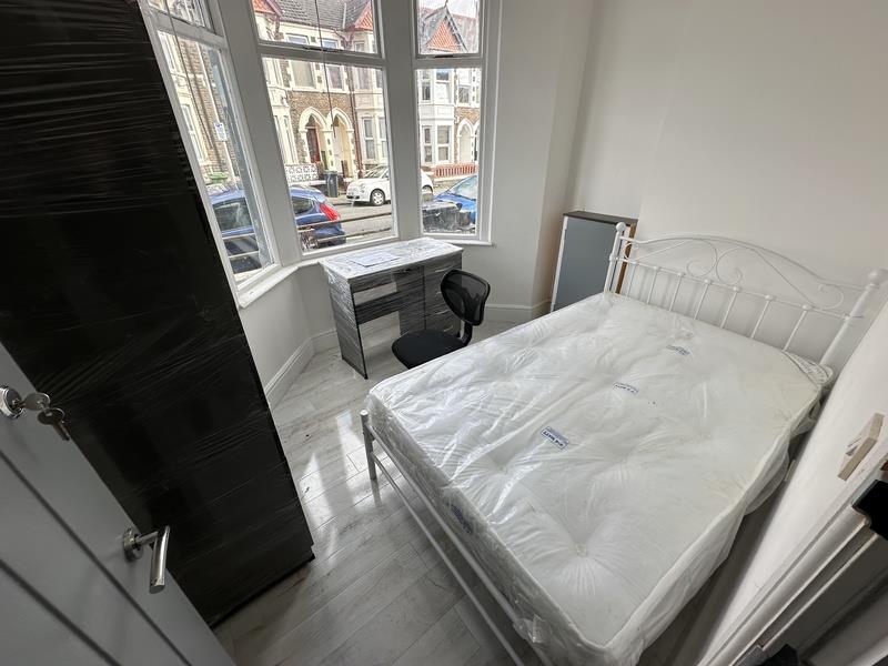 6 bed property in Lisvane Street, Cardiff